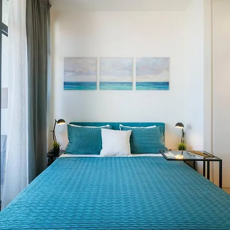 Cba Waterfront Apartment